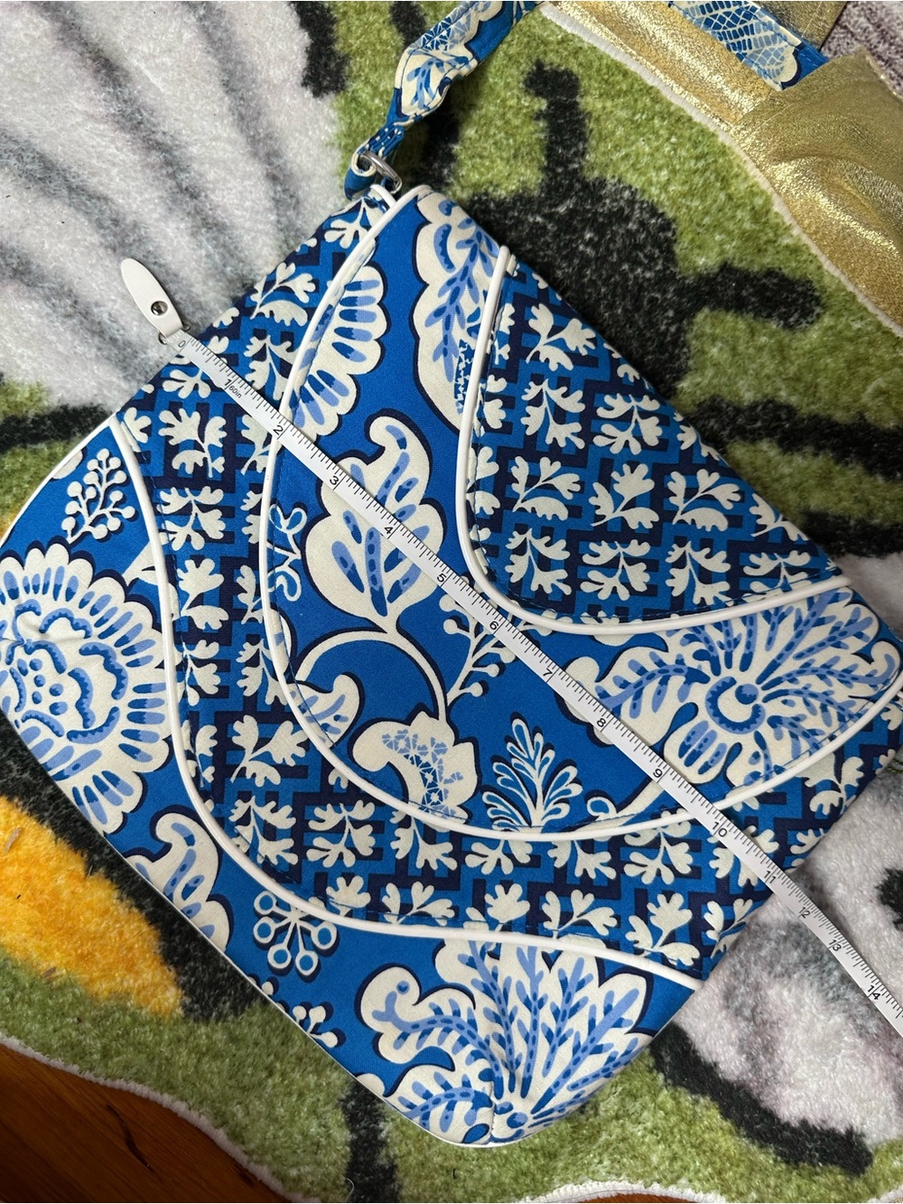 Vera Bradley crossbody bag in Blue Lagoon quilted pattern - Picture 5 of 16
